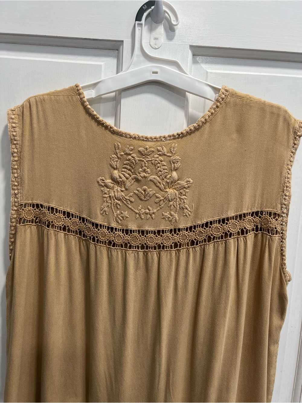SOLITAIRE Embroidered Floral Bohemian Boho Camel Tank Top SIZE LARGE Pre Loved - Picture 9 of 9
